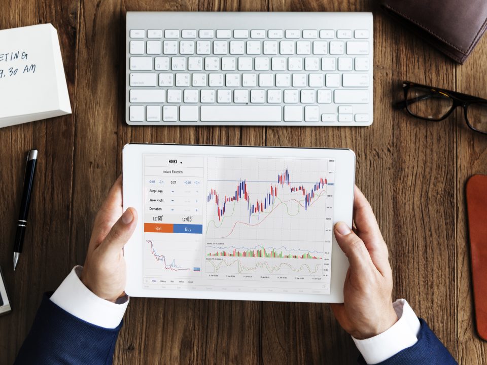 Key Differences Between Scalping and Swing Trading: Which Strategy is Right for You?